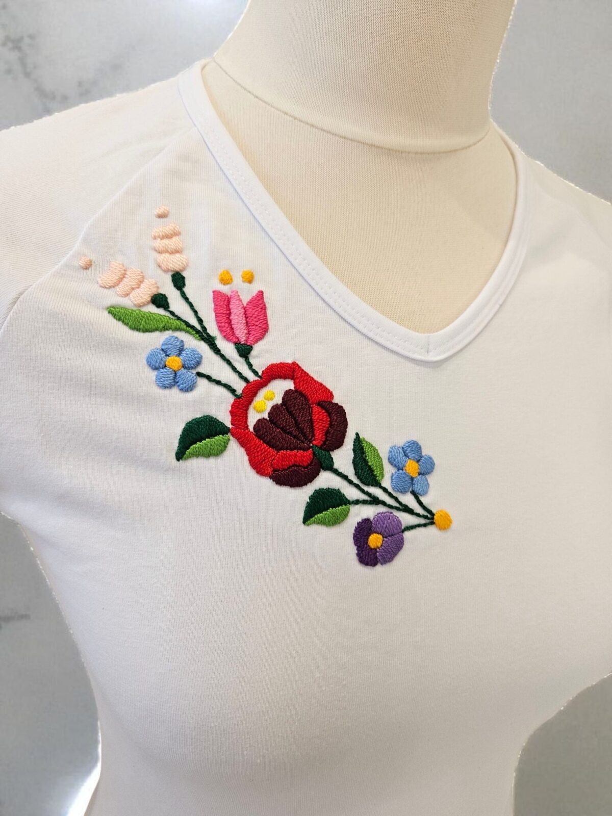Hímzett női fehér póló - Image 6