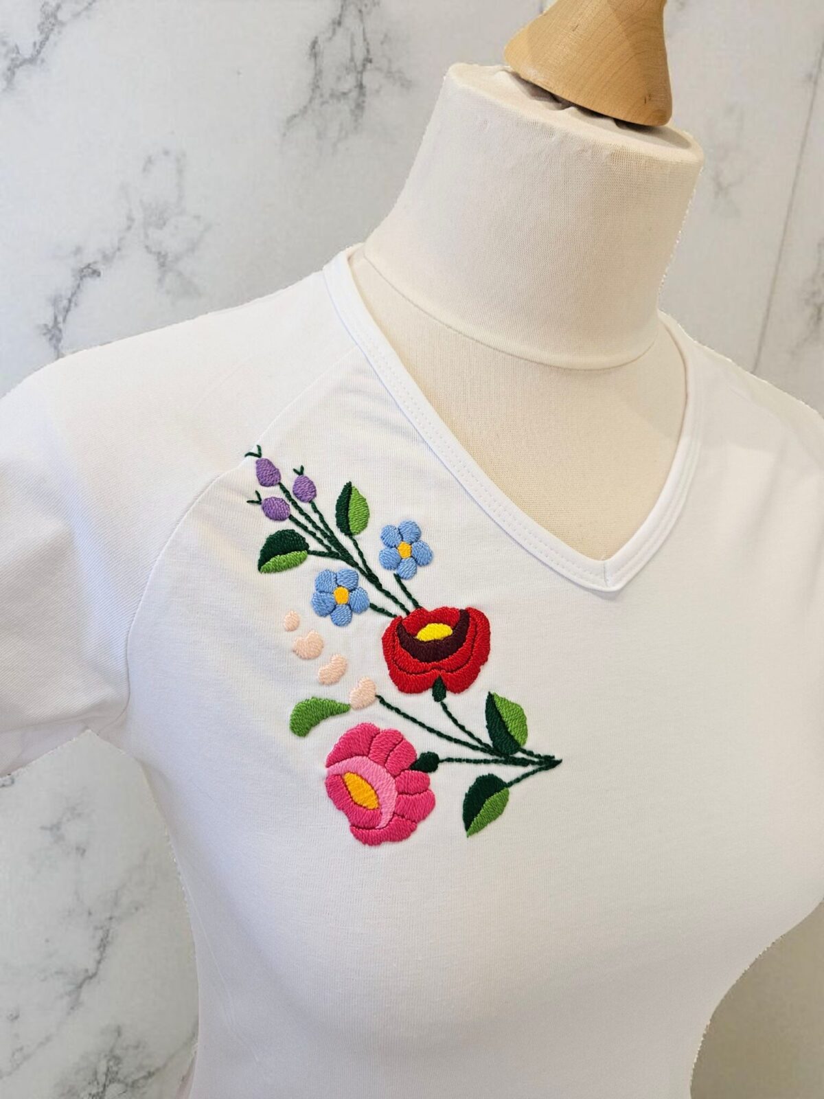 Hímzett női fehér póló - Image 5