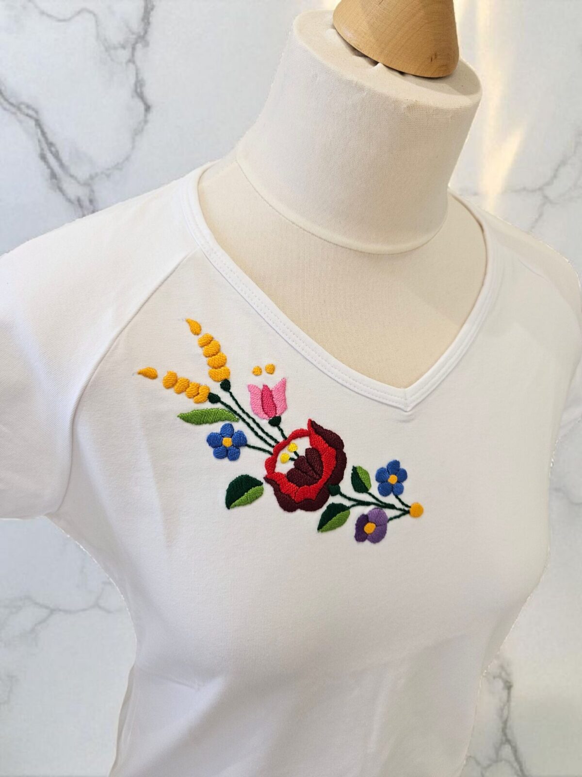Hímzett női fehér póló - Image 3